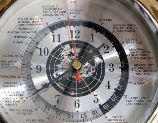 船舶舷窓形真鍮製世界時計（033）文字盤部拡大写真/(株)帆船模型スタジオＭ