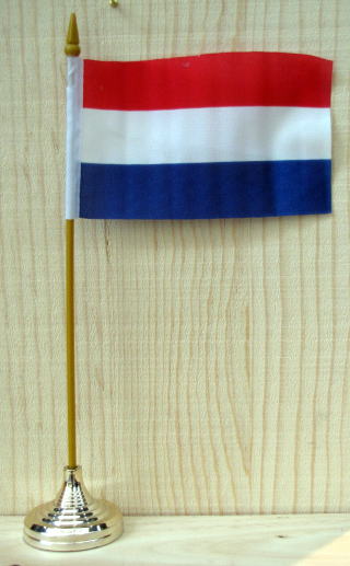 オランダ国旗（小）ｗ/台座　（株）帆船模型スタジオＭ