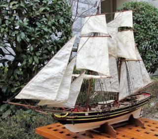 木製帆船模型完成品『スイフト号』船首方向（オランダ製）