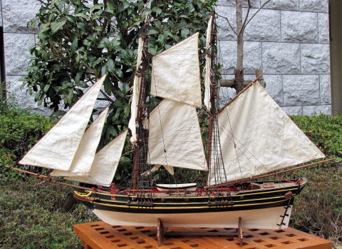 木製帆船模型完成品『スイフト号』左舷側（オランダ製）/(株)帆船模型スタジオＭ